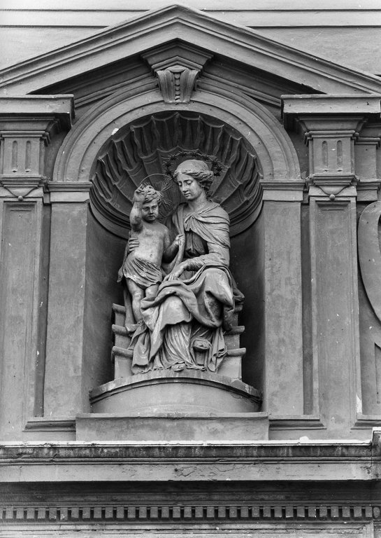Madonna con Bambino (scultura) by Di Cusart Francesco (sec. XVII)
